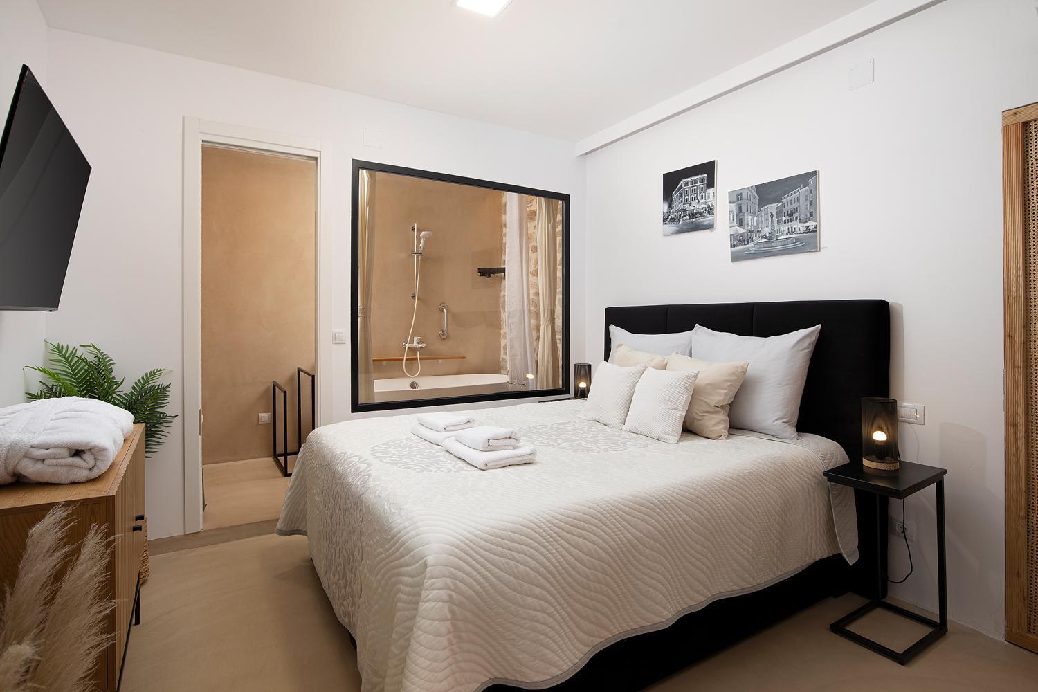 Deluxe Studio In City Center With Free Private Parking Ровин Екстериор снимка