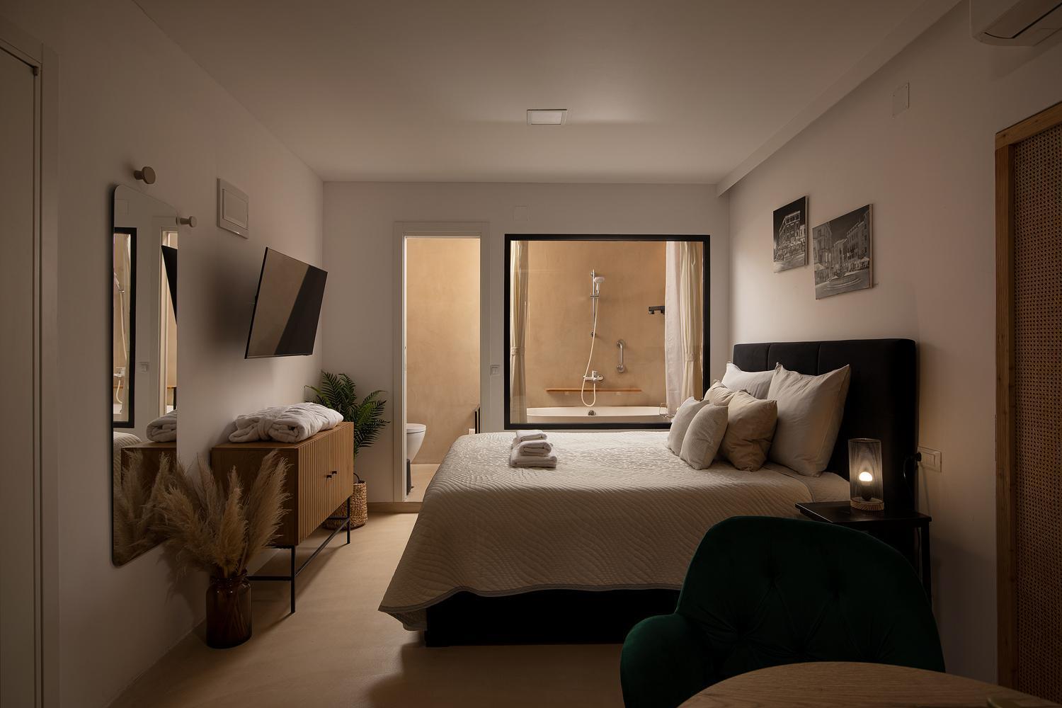 Deluxe Studio In City Center With Free Private Parking Ровин Екстериор снимка